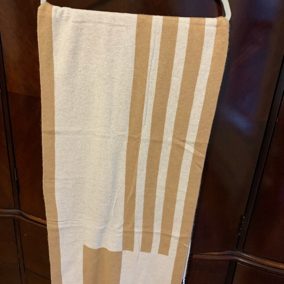 The Cashmere Project Double Knit Patterned Scarf, 100% Cashmere, tan & white - Picture 5 of 8